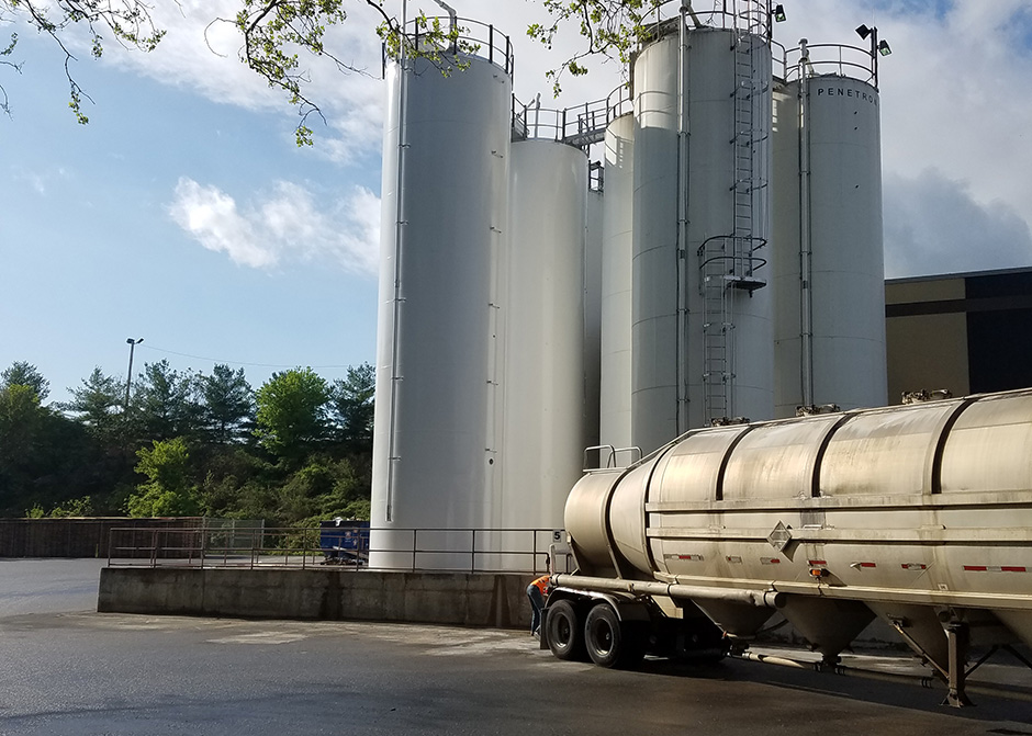 Dense phase pneumatic conveying of soda ash from a silo to a receiving hopper