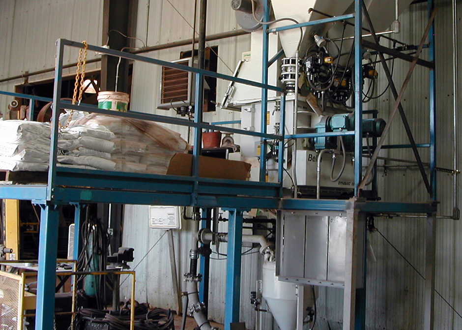 Bella™ Fluidized Zone Mixer mixing and pneumatic conveying of sand and oxide