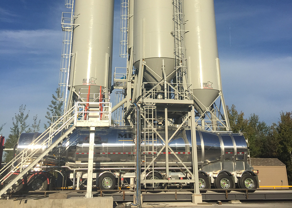 Blendcon™ Air Blender blending and pneumatic conveying of cement to a storage silo