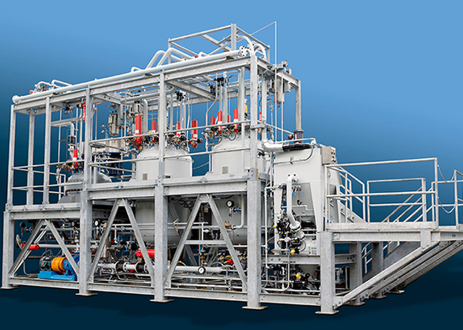 Diatomaceous earth multiple plate liquid filtering system