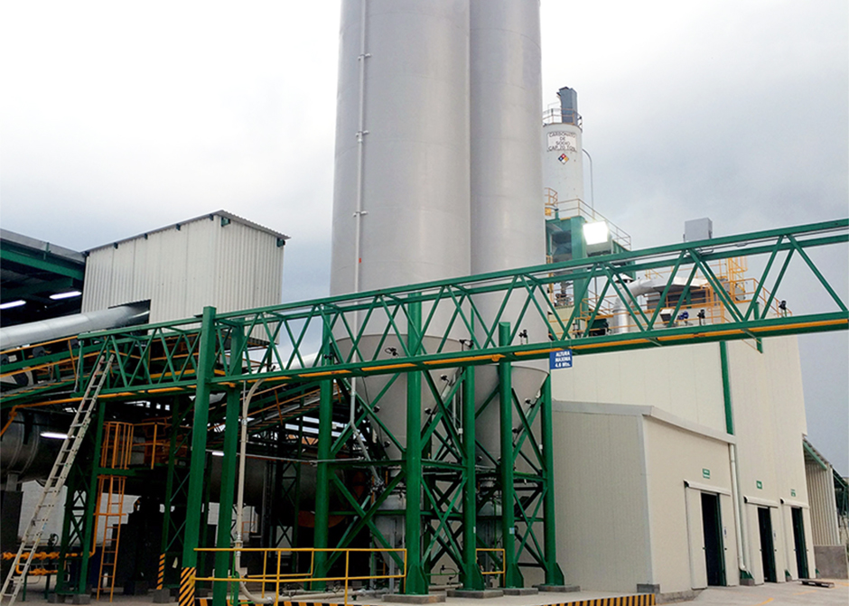Dense phase pneumatic conveying of powdered clay