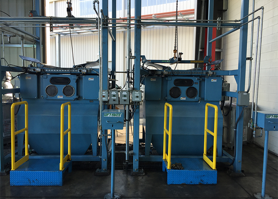 BulkBuster™ bulk bag unloaders with internal dust filters for unloading of carbon black from bulk bags