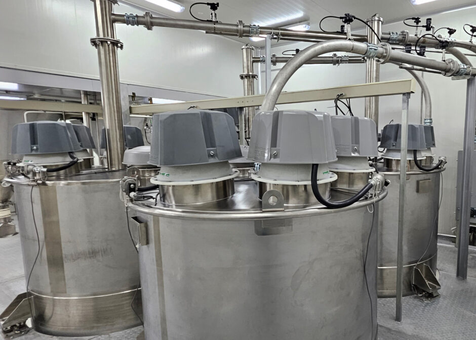 Dense phase pneumatic conveying of cocoa, sugar, and milk powder to multiple receiving bins